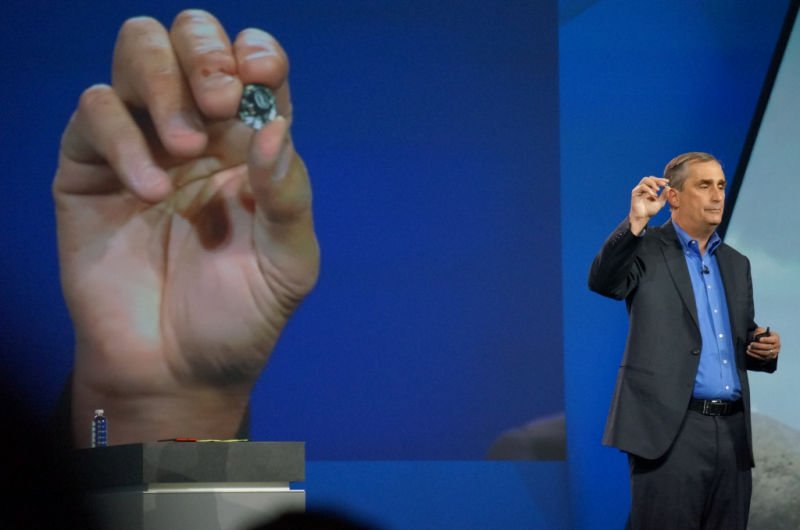 el CEO de Intel y el Módulo Intel® CurieT