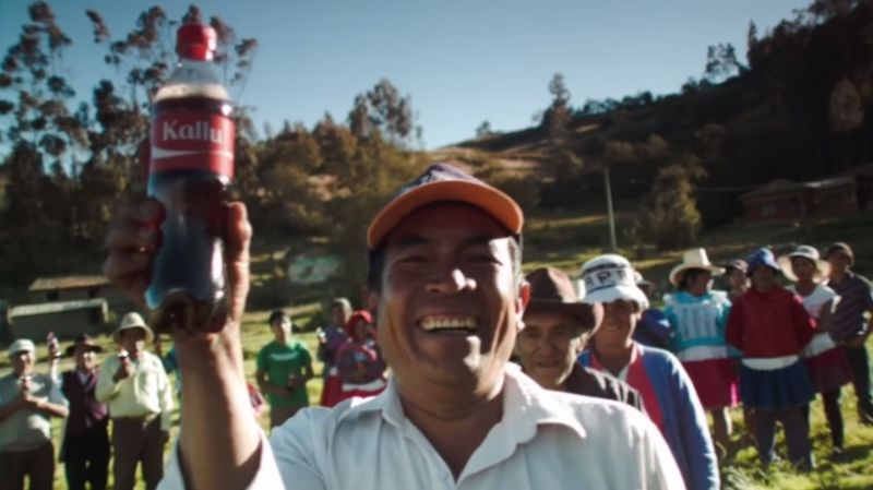 Comparte una Coca-Cola incluye nombres en quechua