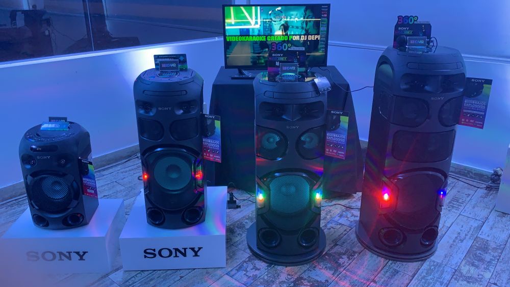 Vive fiestas con 360 grados, increíble sonido e iluminación con los modelos V82D y V72D.