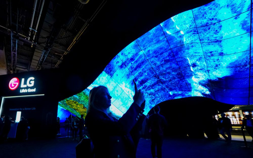 ESPECTADORES DEL CES APRECIAN NUEVAMENTE EXPOSICIONES “WAVE”