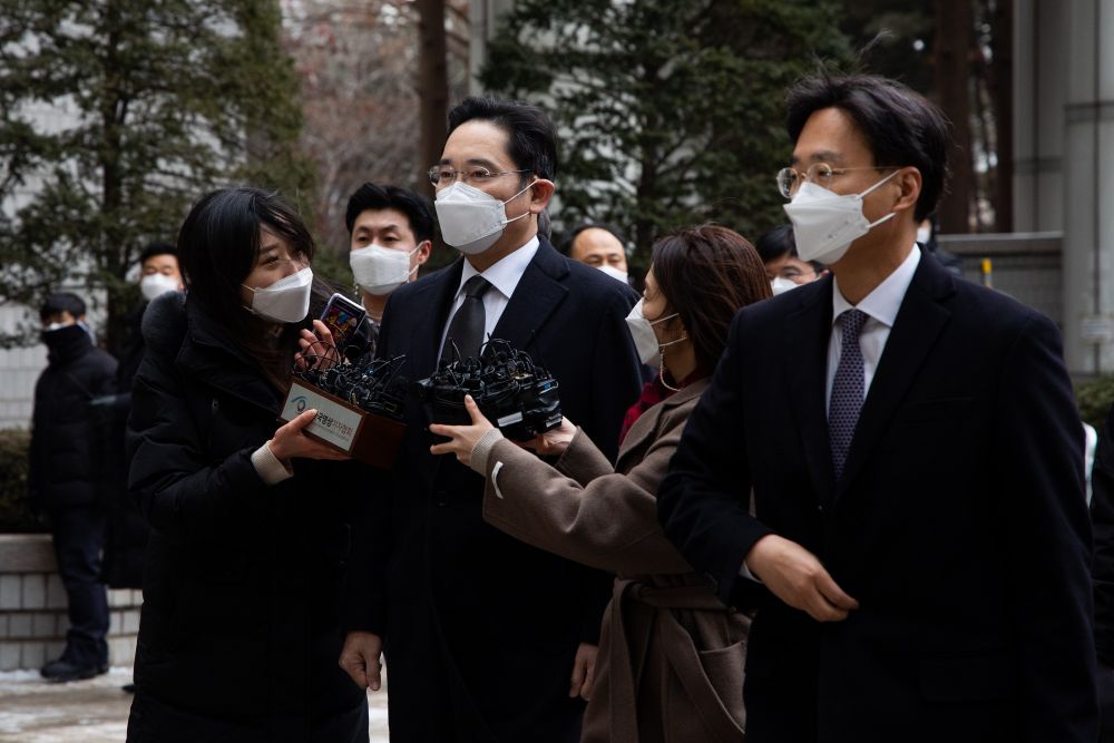 Jay Y. Lee arrives at the Seoul High Court on Jan. 18. Photographer: SeongJoon Cho/Bloomberg