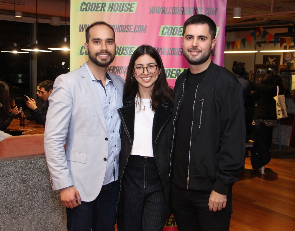De izquierda a derecha: Sergio López, Country Manager Coder House Perú; Carolina Anaya, Analista de ventas Coder House Perú; y Christian Patiño, CEO & Co founder Coder House