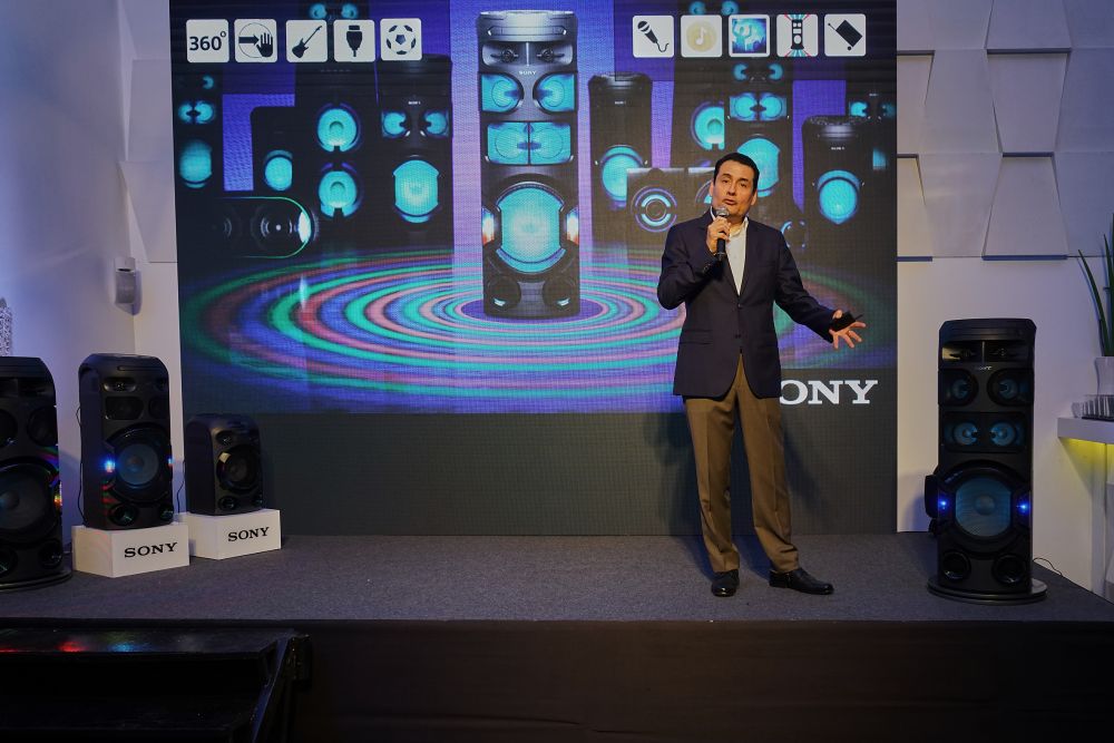 Vive fiestas con 360 grados, increíble sonido e iluminación con los modelos V82D y V72D.